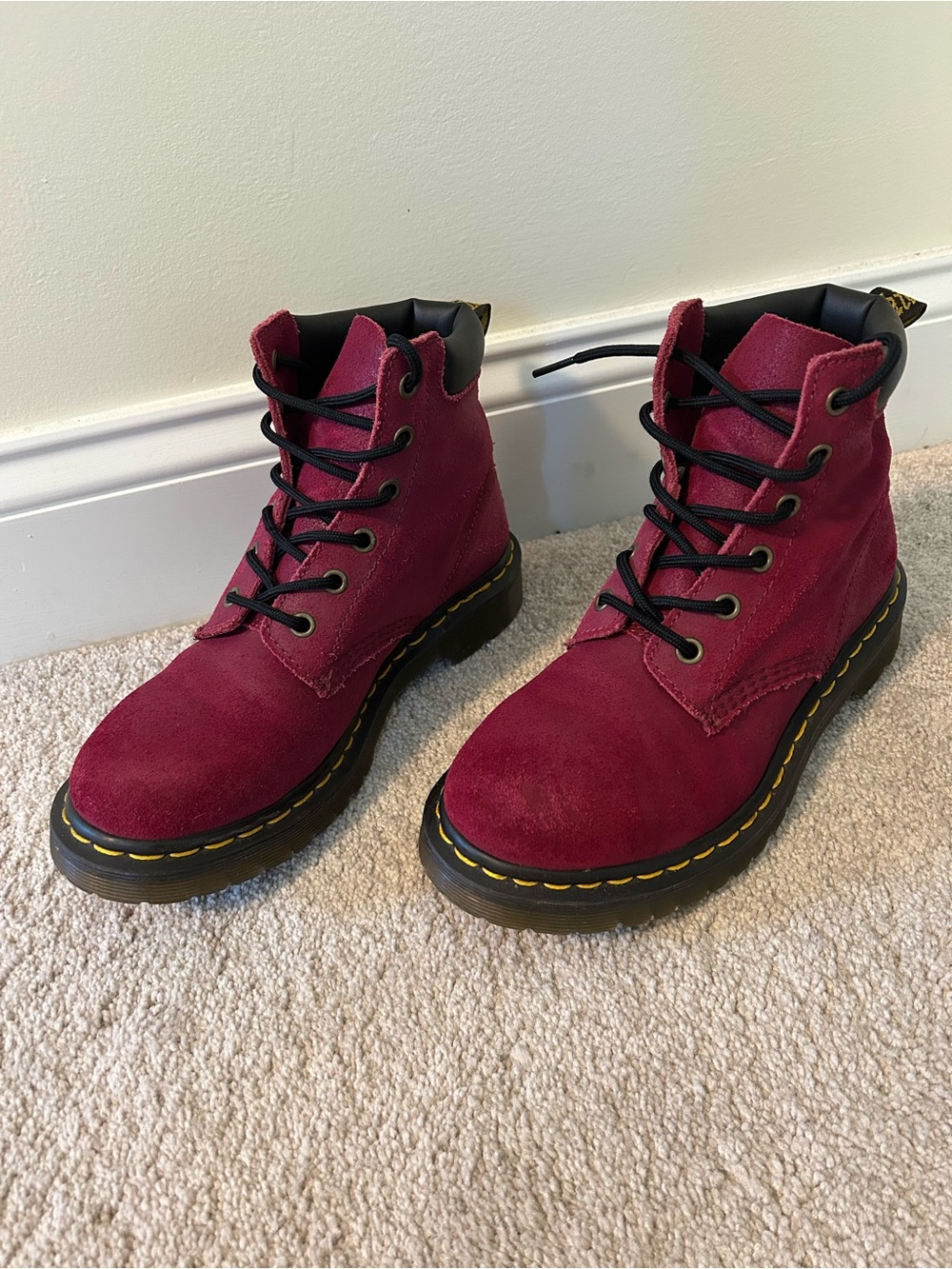 Dr. Martens 939 6 eye boot cranberry red
suede LIKE NEW size 7